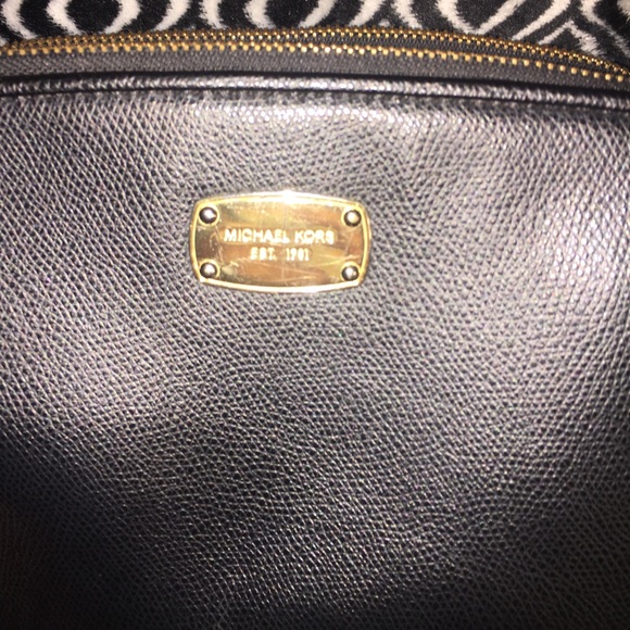 MICHAEL KORS crossbody black purse - Picture 2 of 8